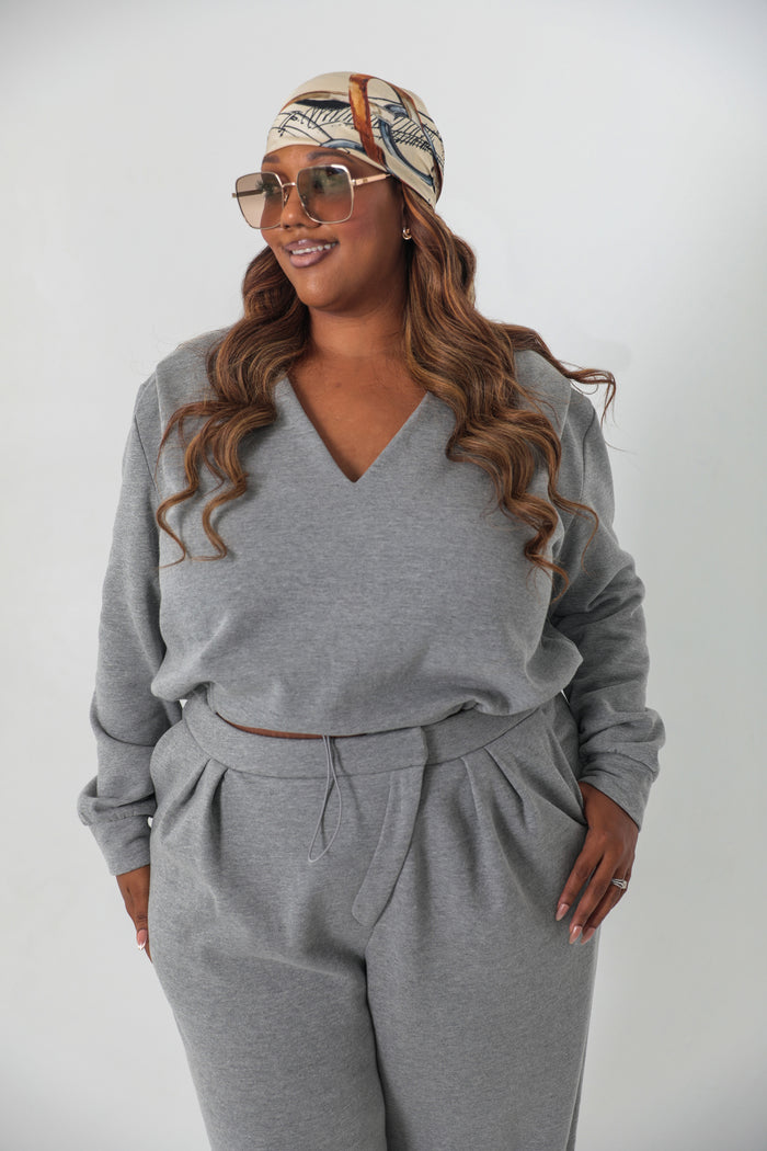 Ease V-Neck Sweatshirt / Ease Pullover